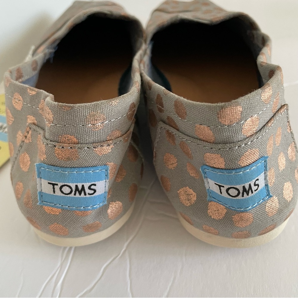 TOMS - WOMEN'S SEASONAL CLASSICS ALPARGATA FLAT SHOES ROSE GOLD POLKA DOTS - Picture 5 of 7